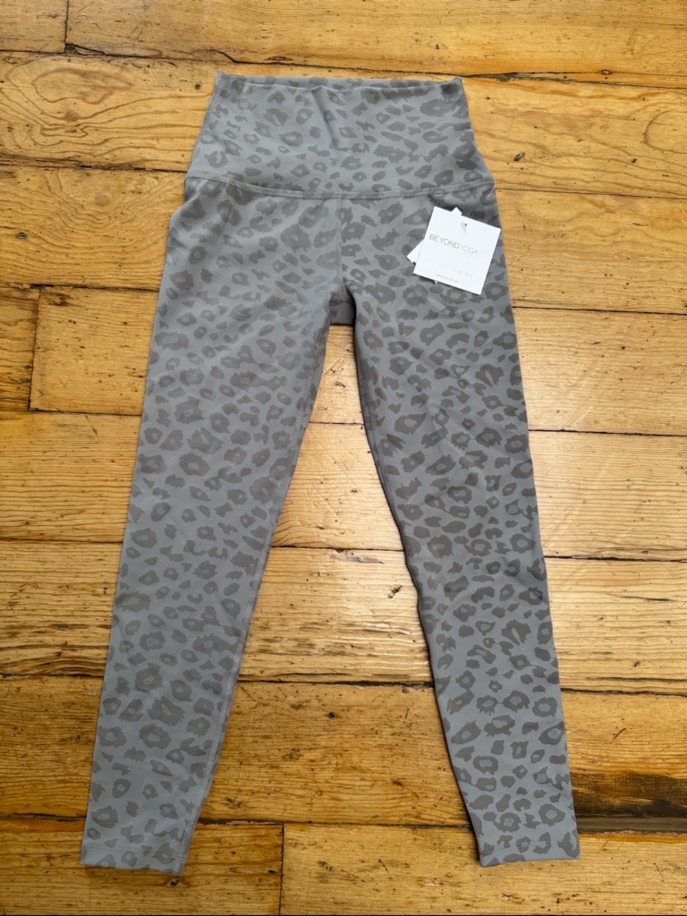 Beyond Yoga Leopard Print High-Waist Leggings - Gray